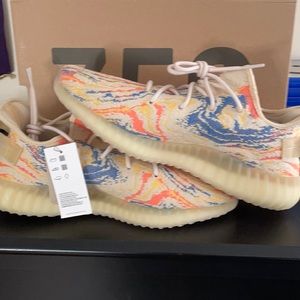 Yeezy boost 350 v2 mx oats. Never worn